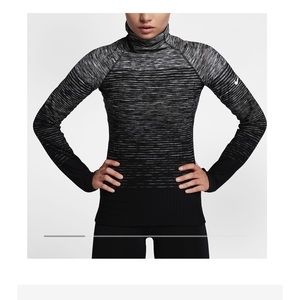 Nike Pro HyperWarm top